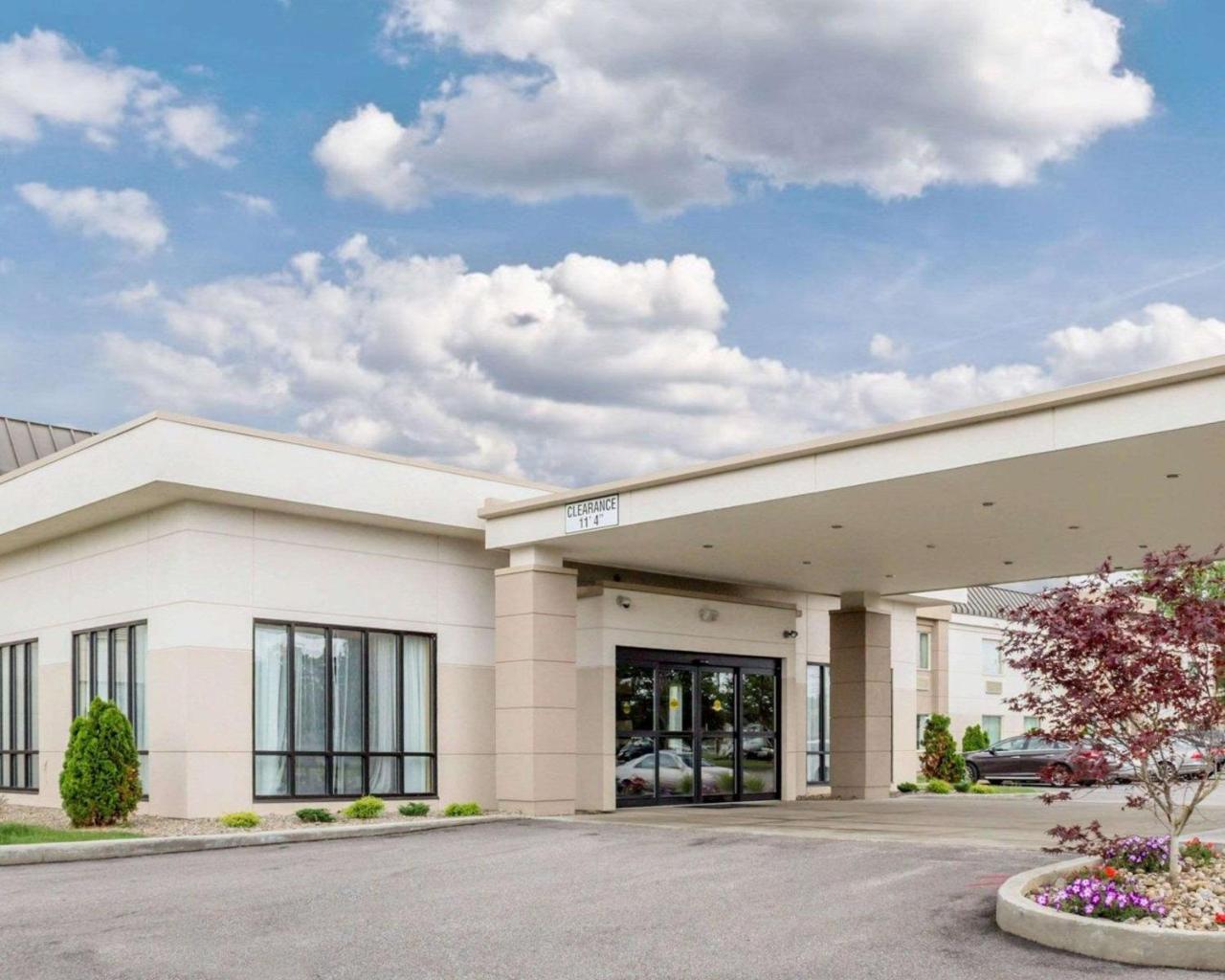 Clarion Hotel Beachwood-Cleveland Exterior photo